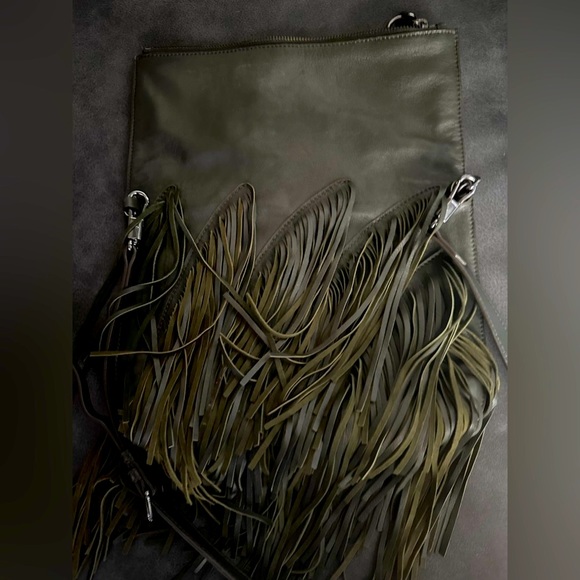Elizabeth & James leather fringe crossbody. Gorg bag. Thick fringe. Soft leather - Picture 7 of 9